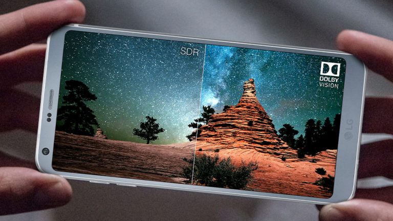 Hand hält LG G6 mit hochauflösendem Display