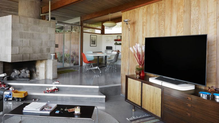 Sonos PLAYBASE in Wohnzimmer