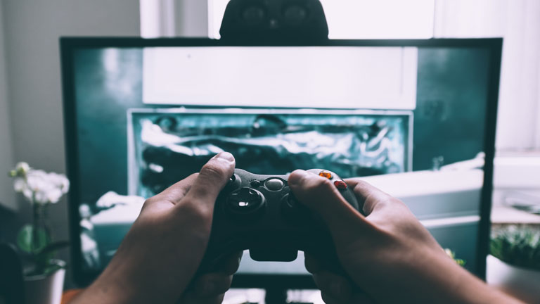 Spielfigur aus Guardians of the Galaxy fliegt durchs All.