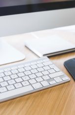 iMac auf Schreibtisch