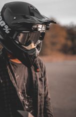 Ein smartes Rücklicht auf einem Helm