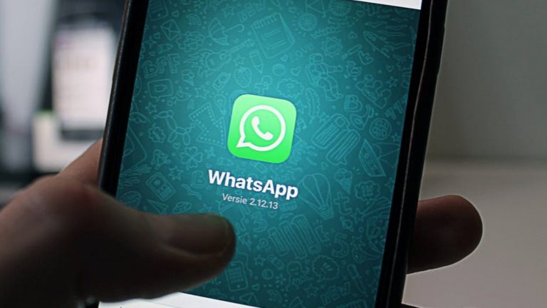 Smartphone mit WhatsApp