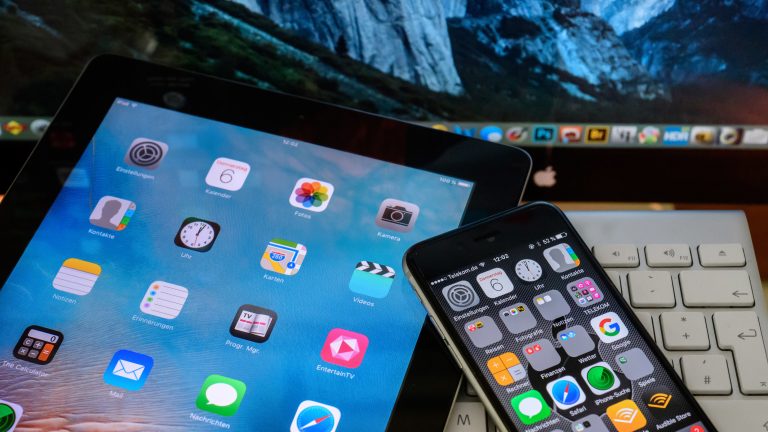 Ein iPad und ein iPhone von Apple