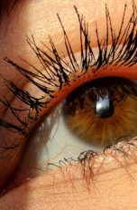 Kickstarter-Projekt: Die f.lashes blinken je nach der Bewegung des Trägers unterschiedlich.