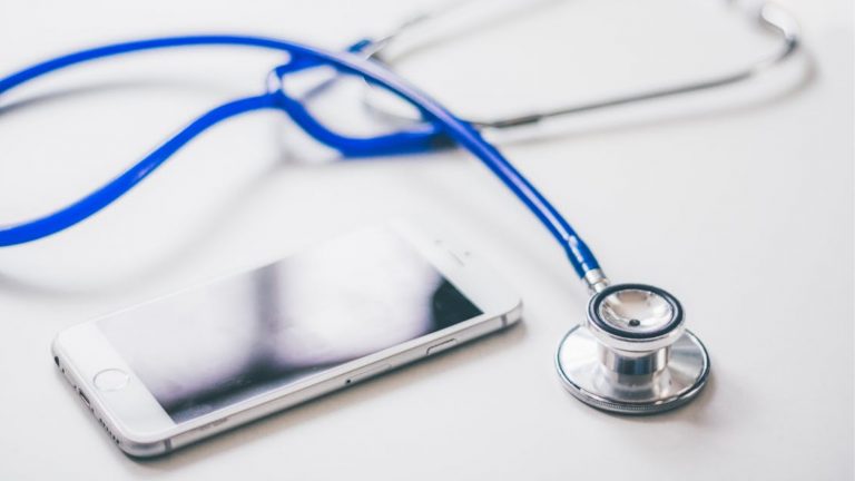 Apple: Health-Cloud? iPhone und Stetoskop