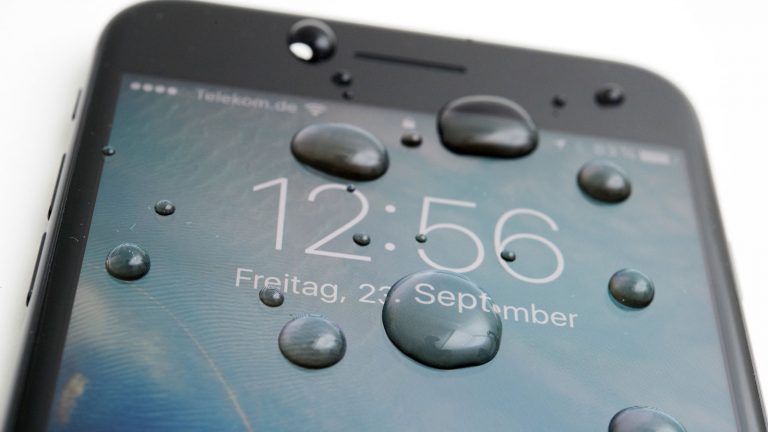 iPhone 7 Plus mit Wassertropfen