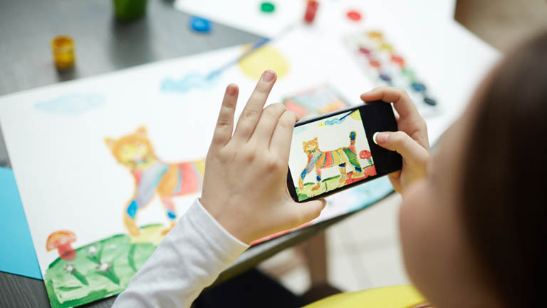 Kickstarter: Vom Papier direkt aufs Smartphone – das smarte Malbuch