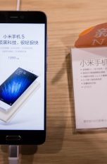 Xiaomi Mi 5X: Neue Bilder und offizieller Starttermin Das Xiaomi Mi 5 in einem Geschäft in China.