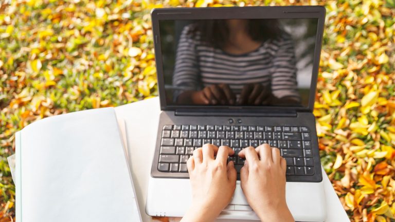 Monitor-Helligkeit bei Notebook einstellen
