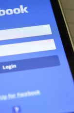 Facebook App auf Smartphone
