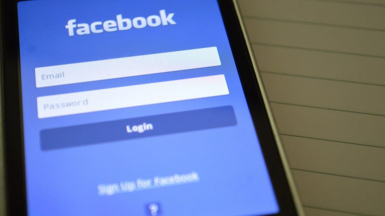 Facebook App auf Smartphone