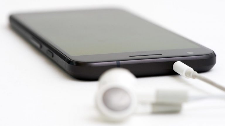 Das Google Pixel hat noch einen Kopfhöreranschluss. Google Pixel mit Kopfhöreranschluss