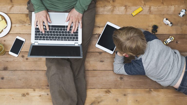 Apple Familienfreigabe kindersicher Kind und Eltern nutzen Apple-Familienfreigabe auf iPad und Mac