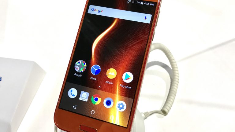 Sharp Aquos R Das Sharp Aquos R kommt mit 120 Hz Display auf den Markt.