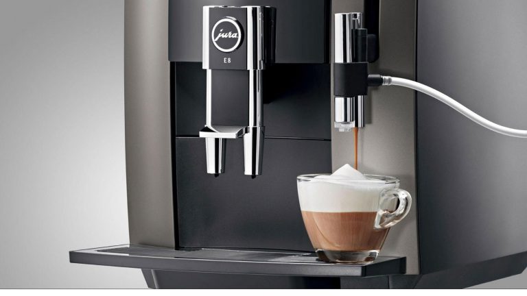 Milchkaffee mit JURA-Kaffeemaschine zubereiten
