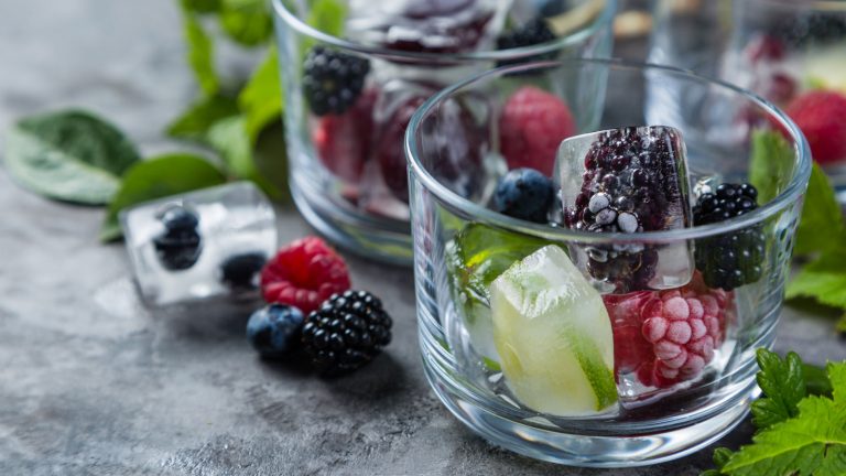 Life Hack Küchenalltag Eiswürfel Eiswürfel und gefrorenes Obst