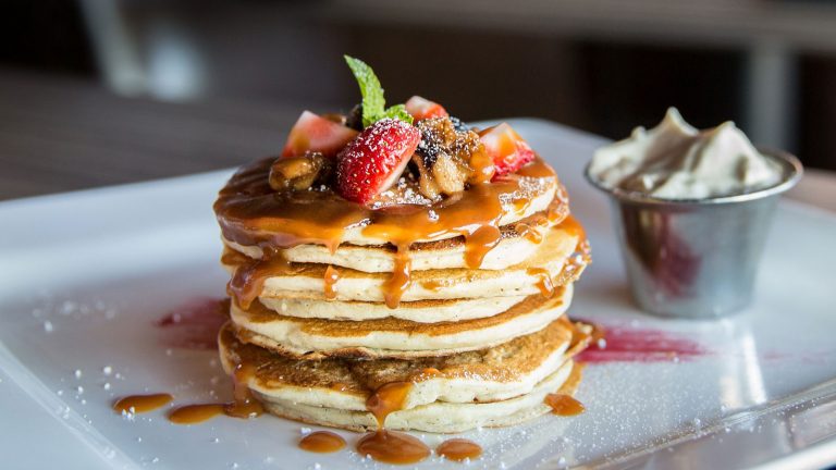 life-hack-kuechenalltag-pfannkuchen Gleichmäßige Pfannkuchen durch einen Trichter bekommen