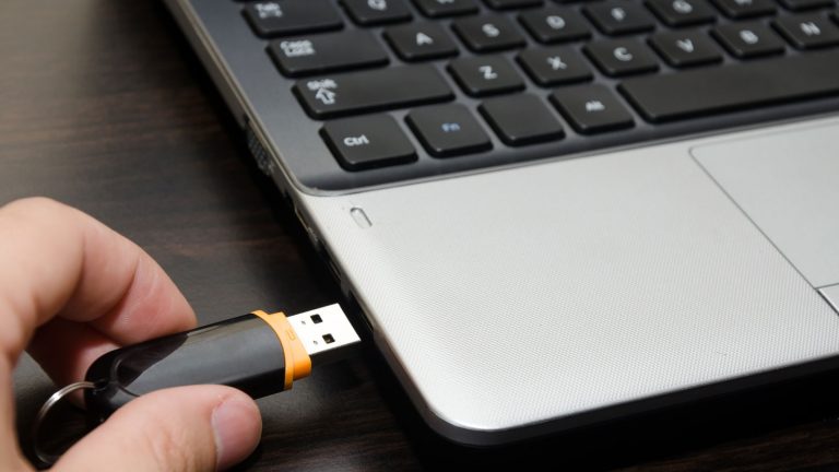 Daten von PC auf Mac Manuell Daten vom PC auf einen Mac mit einem USB-Stick übertragen