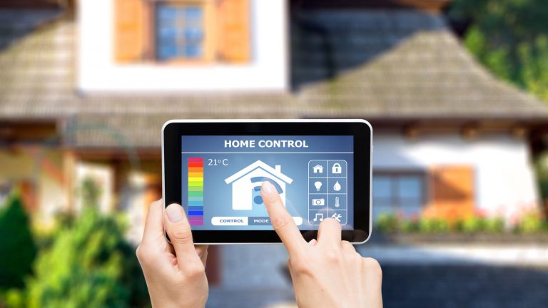 Smart Home aus der Ferne steuern Fernsteuerung von Haustechnik mit Smart-Home-Systemen