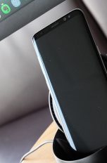 Samsung Telefon in einer Dex Dockingstation