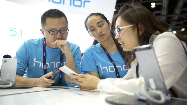 Offiziell: Honor 7X kommt nach Deutschland Mitarbeiter von Honor