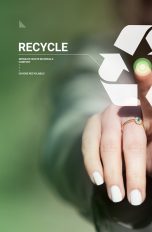 Frau nutzt Recycling-App auf einem virtuellen Bildschirm