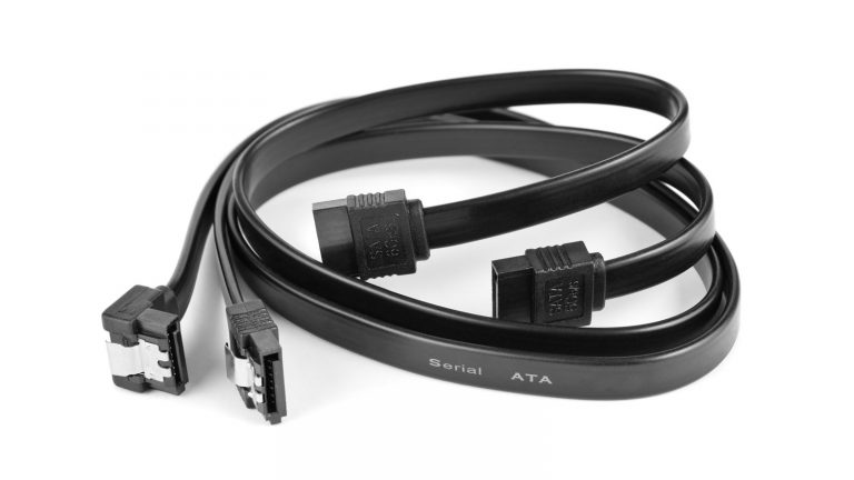 Windows PC schneller machen ATA Windows 10 auf SSD installieren und vorher Laufwerk mit ATA-Kabel anschließen