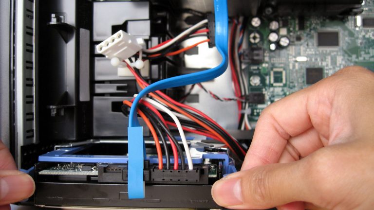 Windows PC schneller machen Festplatte Die SSD-Festplatte ist einfach im PC integriert