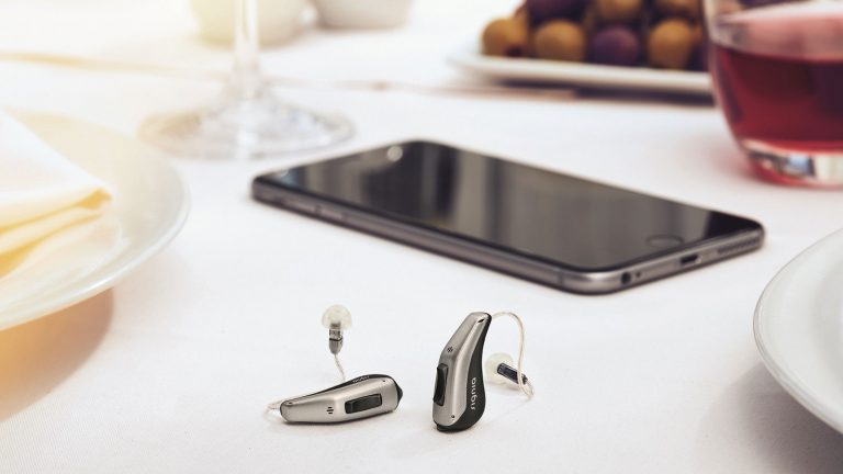 apps-fuer-menschen-mit-behinderung-hoergeraet Viele Hörgeräte lassen sich über ein iPhone einstellen und steuern