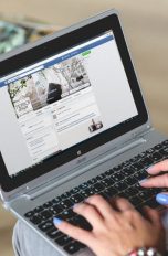Computer mit Facebook