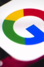 Logo der Google-Dienste auf dem Smartphone
