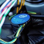 Intel-Prozessor in einem Computer-Gehäuse