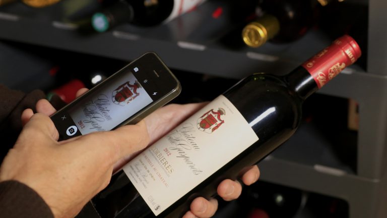 Smartes Weinregal bringt den Sommelier in die eigenen vier Wände App smartes Weinregal