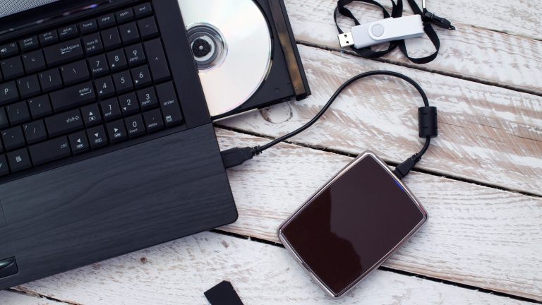 Windows 10 USB Boot Zubehör Laptop mit CD-ROM-Laufwerk und USB-Stick