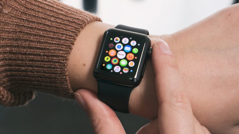 Apple Watch am Handgelenk