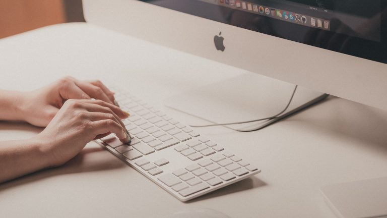Dank der App “Nachrichten” sind auf dem Mac iMessage- und SMS- Nutzung möglich