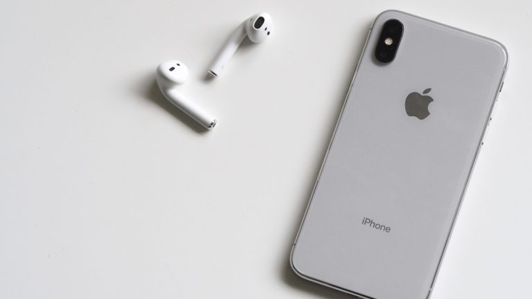 iPhone X und AirPods