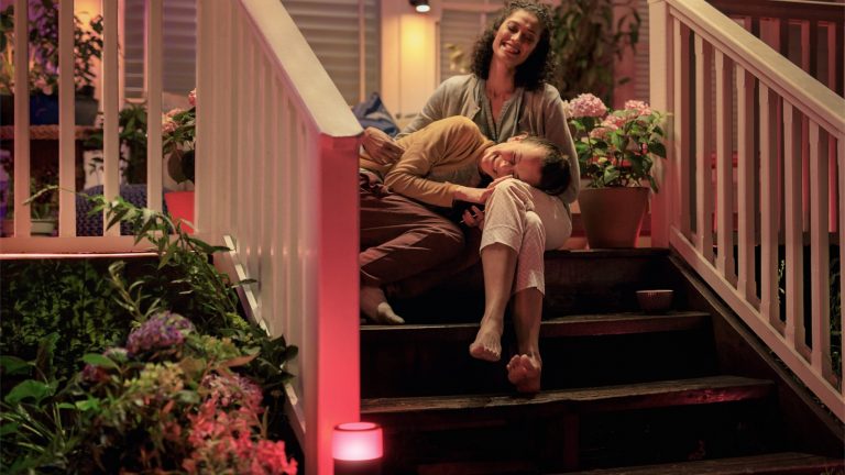 Philips Hue Outdoor-Lampen auf der Veranda