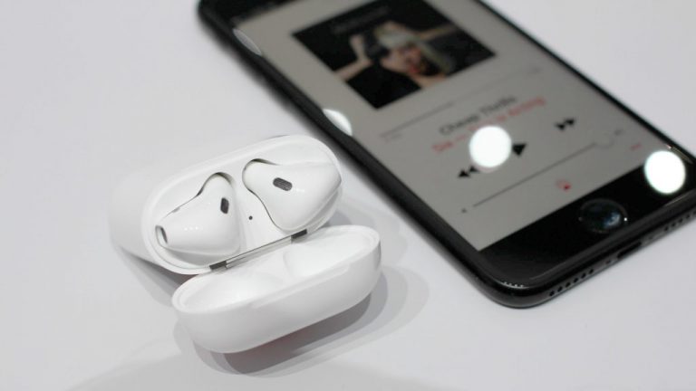 iPhone laden mit AirPod-Case