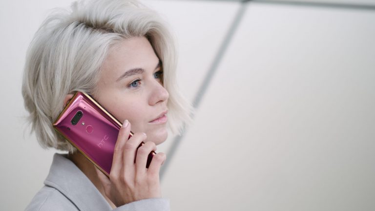 HTC U12+ in Flame Red HTC U12+ in Flame Red