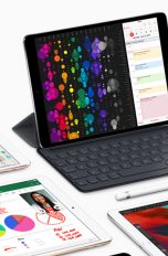 Das iPad Pro zusammen mit dem Keyboard und anderen iPads auf weißem Untergrund