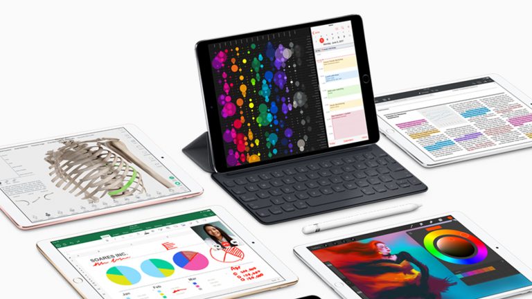 Das iPad Pro zusammen mit dem Keyboard und anderen iPads auf weißem Untergrund
