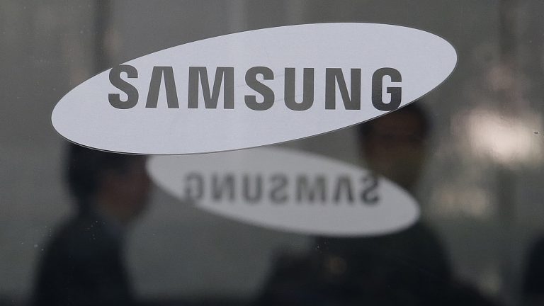 Tür mit Samsung-Logo