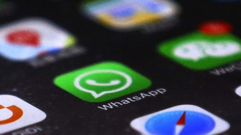 WhatsApp-Logo auf Smartphone