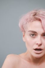 Porträtaufnahme einer Frau mit Ringlicht
