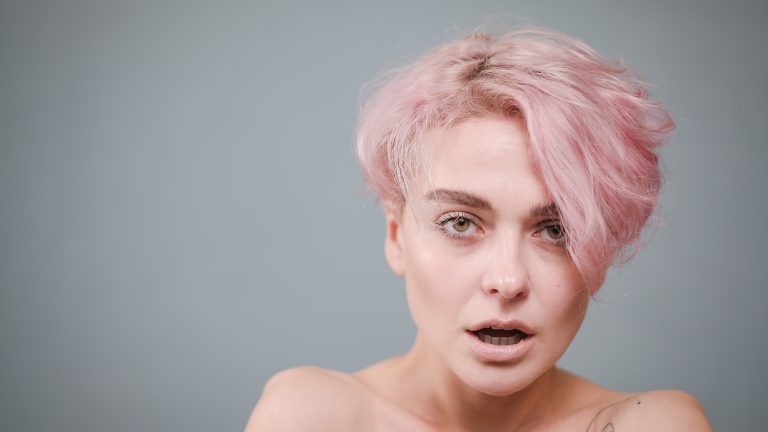 Frauenportrait Porträtaufnahme einer Frau mit Ringlicht