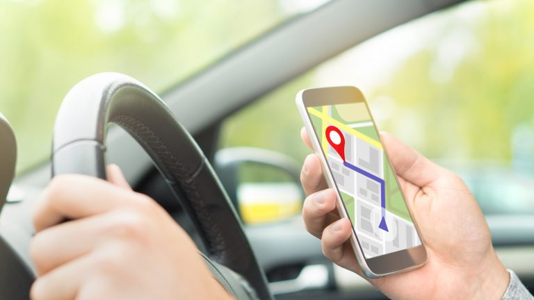 Smartphone Navigation im Auto