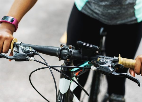Frau auf Fahrrad