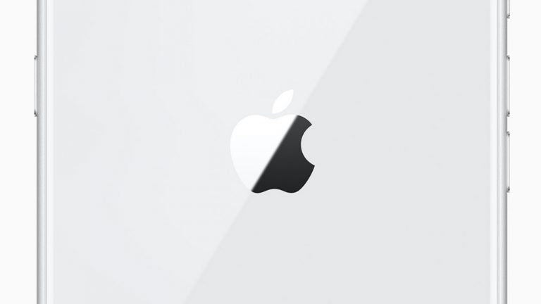 iPhone XS: Stehen die Farben fest? Apple-Logo auf weißer iPhone-Rückseite