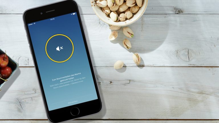 Smart-Home-Rauchmelder: Alarm auf Smartphone Rauchmelder-Alarm geht auf Smartphone ein